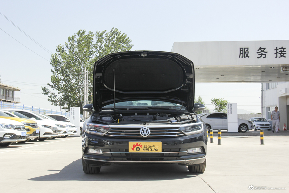 2018款迈腾1.8T自动330TSI DSG尊贵型