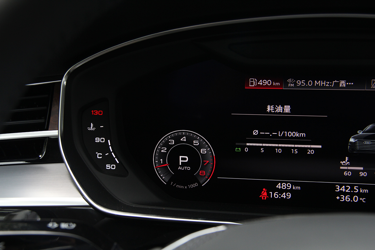 2018款奥迪A8L 3.0T自动55 TFSI quattro豪华型