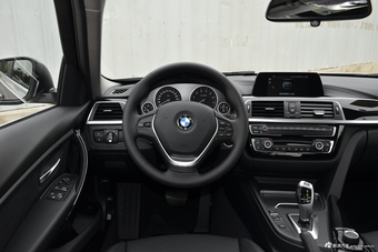 2018款宝马3系2.0T自动320Li xDrive 时尚型