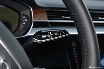 2018款奥迪A8L 3.0T自动55 TFSI quattro豪华型