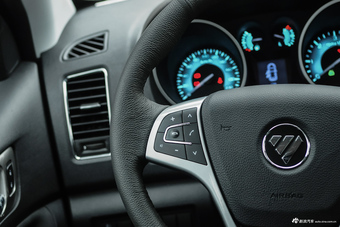 2016款萨瓦纳2.8T手动四驱柴油尊享版5座