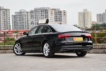 2018款奥迪A6L 3.0T自动30周年年型 50 TFSI quattro 尊享型