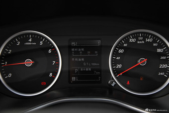 2017款宝骏560 1.5T DCT尊享型