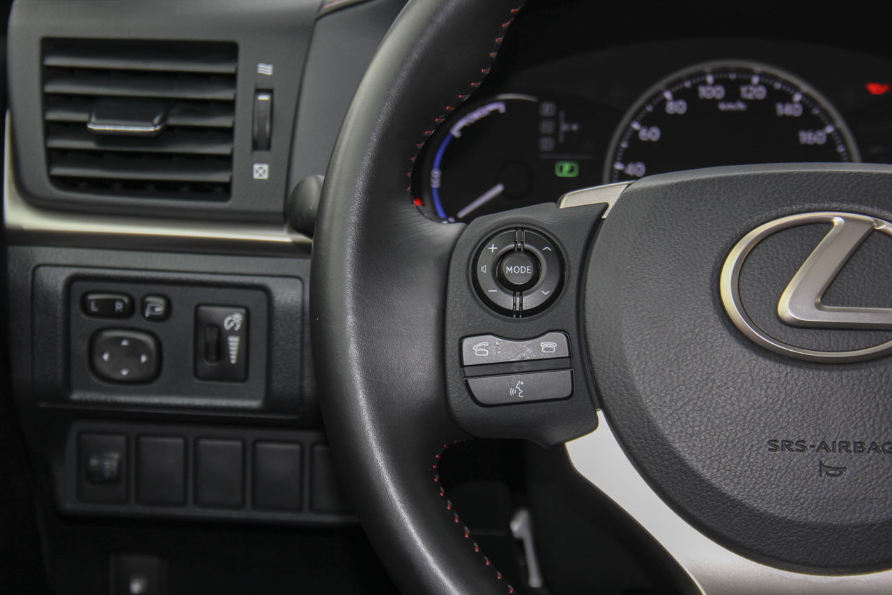 2017款雷克萨斯CT200h 舒适版双色