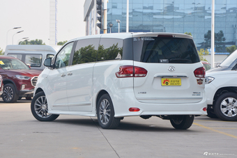 2018款上汽大通G10 PLUS 2.0T自动豪华行政版