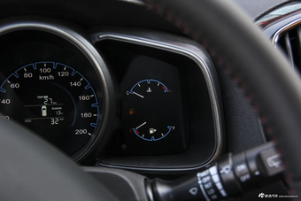 2016款长安CX70 1.6L手动运动型