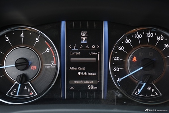 2017款Fortuner 4.0L自动 SR5 V6中东版