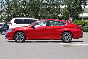 2018款雷克萨斯ES 2.0L自动200豪华版