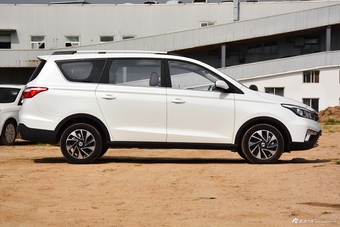 2017款长安欧尚A800 1.5T手动豪享型