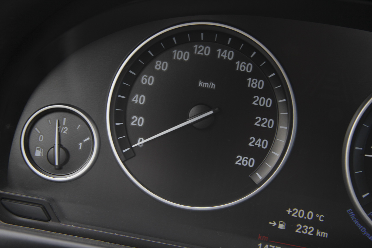 2017款宝马5系525Li 2.0T自动豪华设计套装 