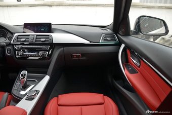 2017款宝马3系2.0T自动M运动型330i（白）