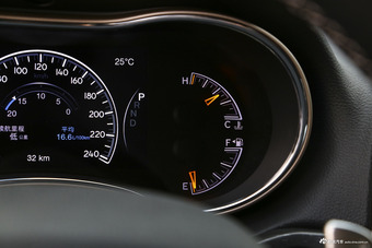 2017款大切诺基3.6L自动精英导航版