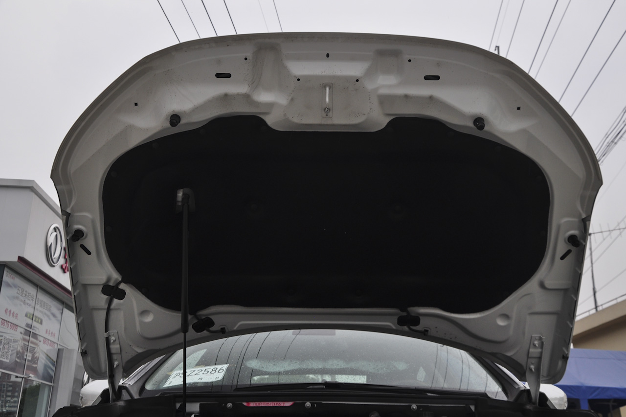 2016款东风A9 1.8T自动尊贵型 珠光白