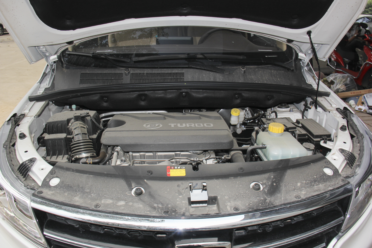 2017款宝骏730 1.5T手动风尚型7座