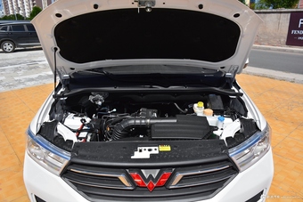 2018款五菱宏光S 1.5L手动舒适型