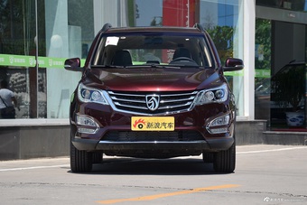 2016款宝骏560 1.5T手动豪华型（酒红色）