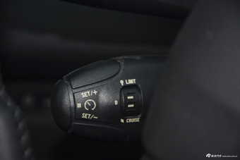 2016款标致3008 1.6THP自动至尚版 