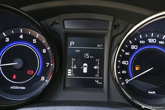 2016款长安CS15 1.5L自动豪华版