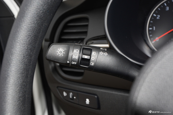 2017款起亚K2 1.4L手动15周年特别版GLS三厢