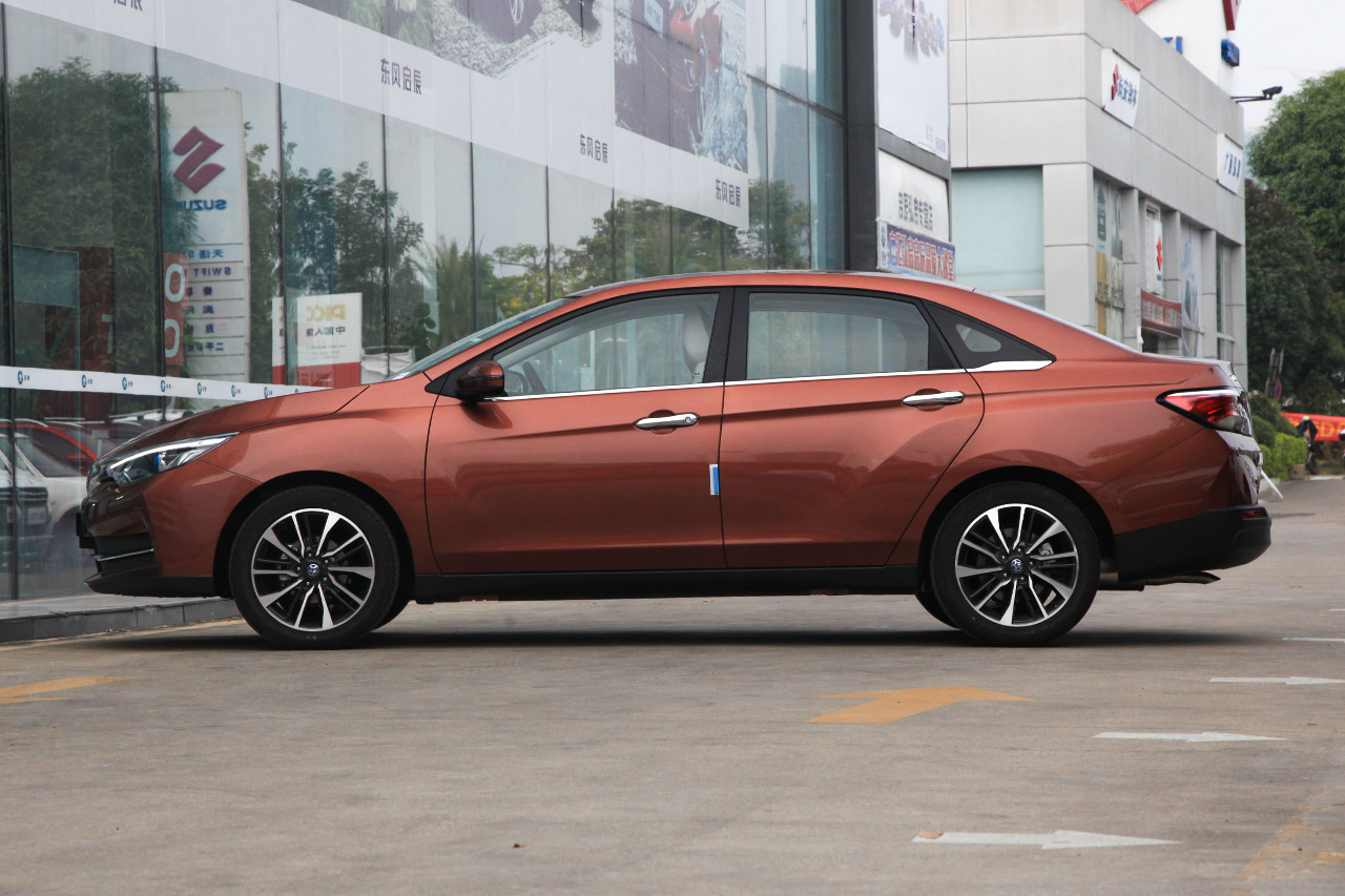 2018款启辰D60 1.6L自动智联豪华版