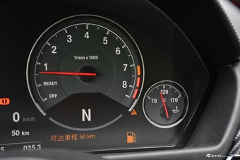 2017款宝马M4手动双门轿跑车