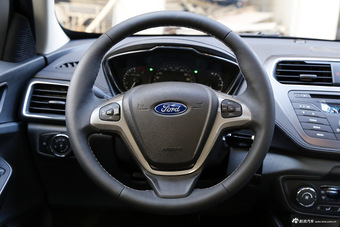 2015款福睿斯1.5L自动时尚型