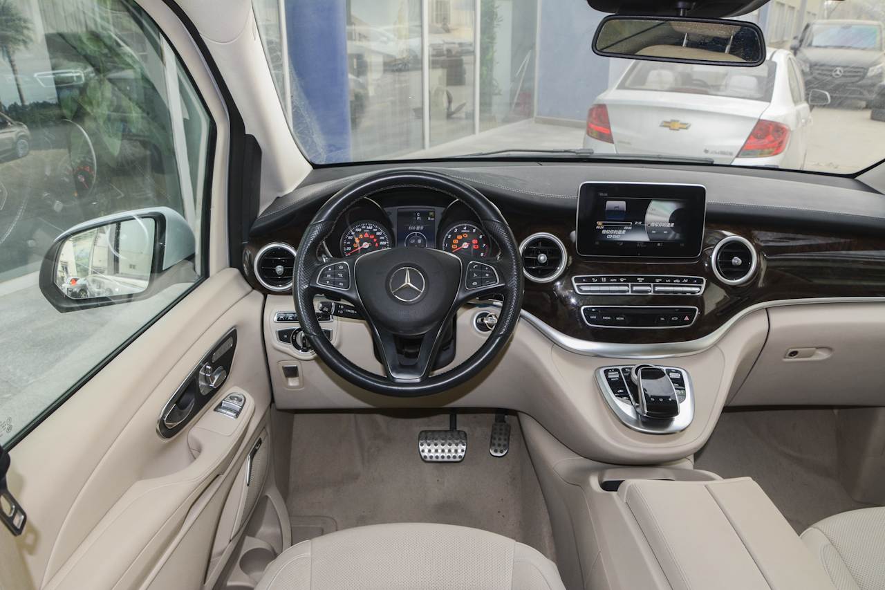 2017款奔驰V级 V 260 尊贵版