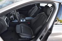 2018款宝马1系118i自动设计套装型