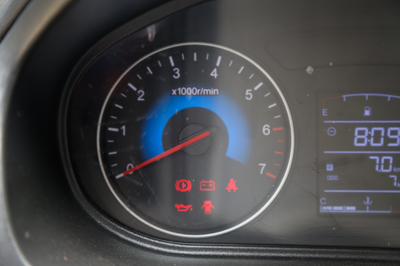 2016款风光370 1.5L手动标准型7座 摩卡棕