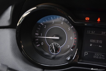 2016款驭胜S350 2.0T自动四驱汽油超豪华版5座