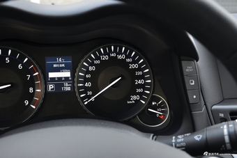 2019款英菲尼迪Q70L 2.0T自动悦享版