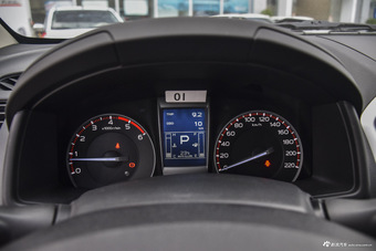 2015款五十铃D-MAX 2.5T自动两驱高通过精英款