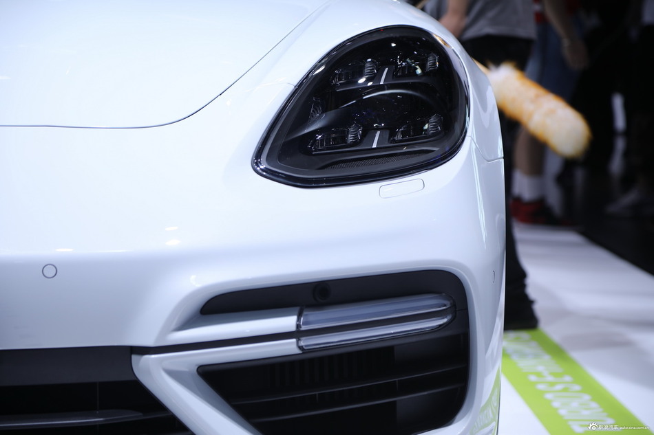 家用舒适，商务有面，最大折扣9.9折，保时捷Panamera混动真的不考虑开回家？