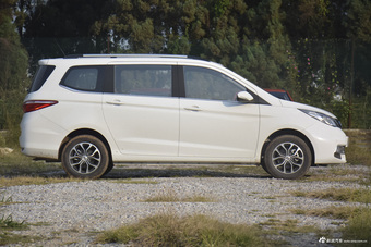 2016款长安欧尚1.5L手动豪华型