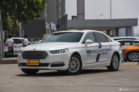 2015款金牛座2.0T自动时尚型 铂钻白