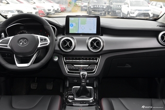 2018款北汽绅宝智行1.5T手动精英版