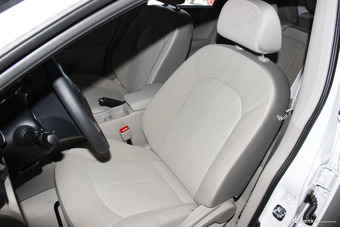 2016款启辰T70 1.6L手动睿行版