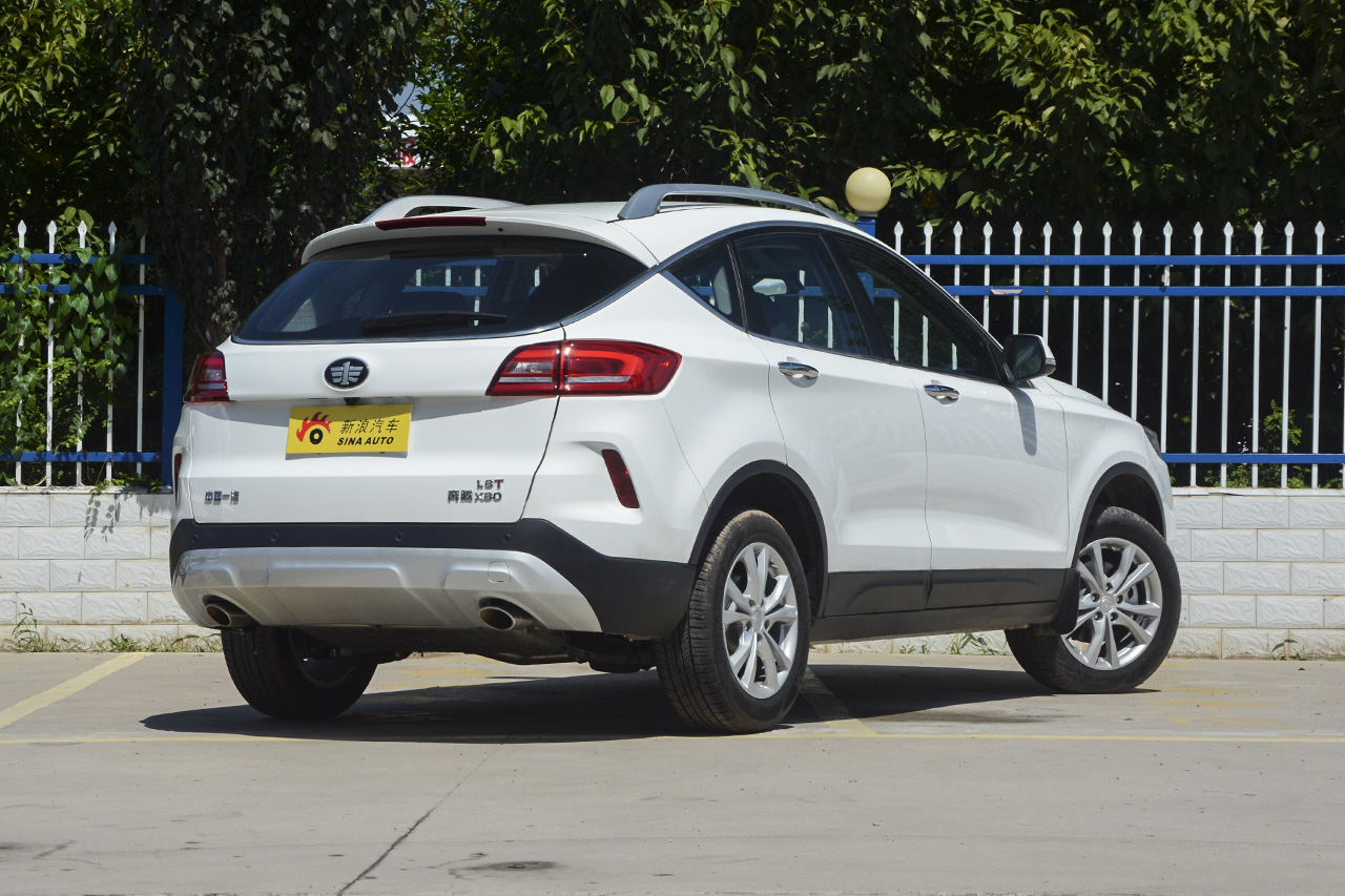 2017款奔腾X80 1.8T自动豪华型 