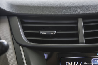 2015款赛欧3 1.5L手动理想版（天窗）