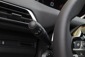 2017款标致4008 1.8T自动380THP精英版