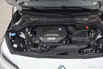 2018款宝马2系旅行车218i 1.5T自动领先型