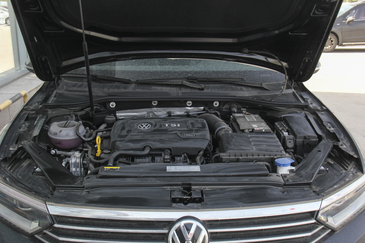 2018款迈腾1.8T自动330TSI DSG尊贵型