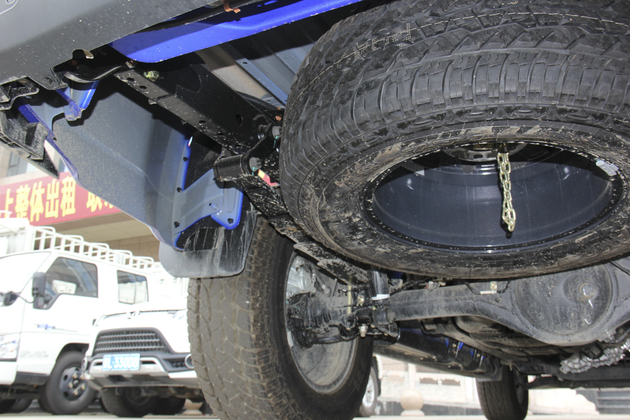 2017款域虎7 2.4T手动柴油四驱豪华版JX4D24A5L