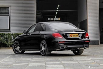 2017款奔驰E级2.0T自动 300运动型