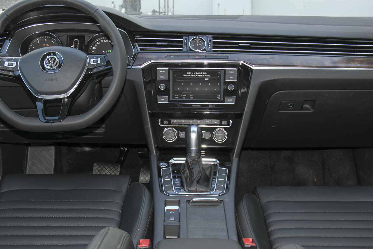 2018款迈腾改款1.8T自动330TSI DSG豪华型