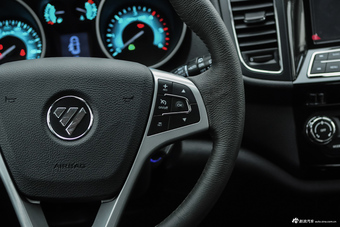 2016款萨瓦纳2.8T手动四驱柴油尊享版5座