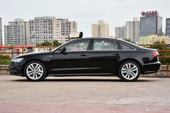2018款奥迪A6L 3.0T自动30周年年型 50 TFSI quattro 尊享型