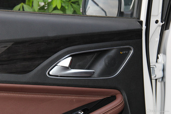 2017款宝骏560 1.5T DCT尊享型