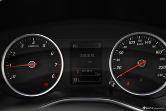 2017款宝骏560 1.5T DCT尊享型