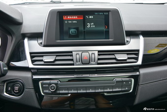 2018款宝马2系旅行车218i 1.5T自动尊享型运动套装